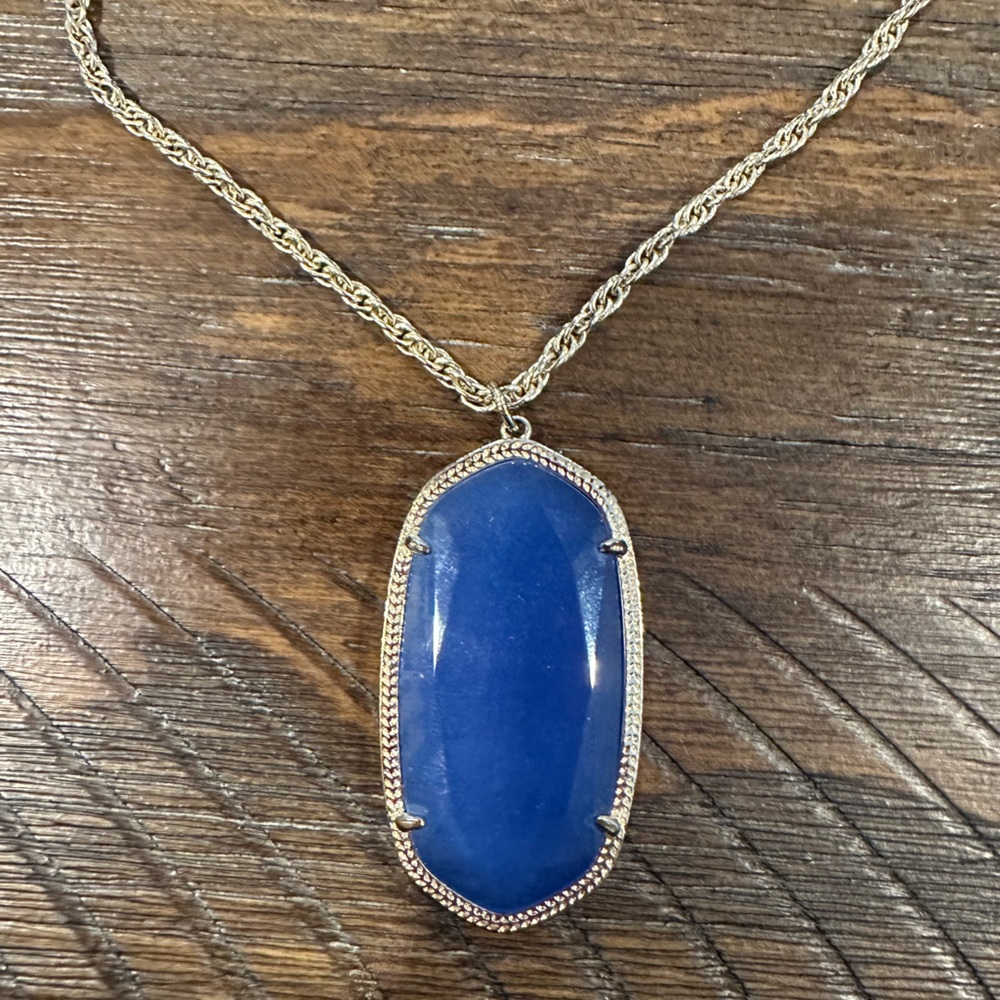 Kendra Scott necklace